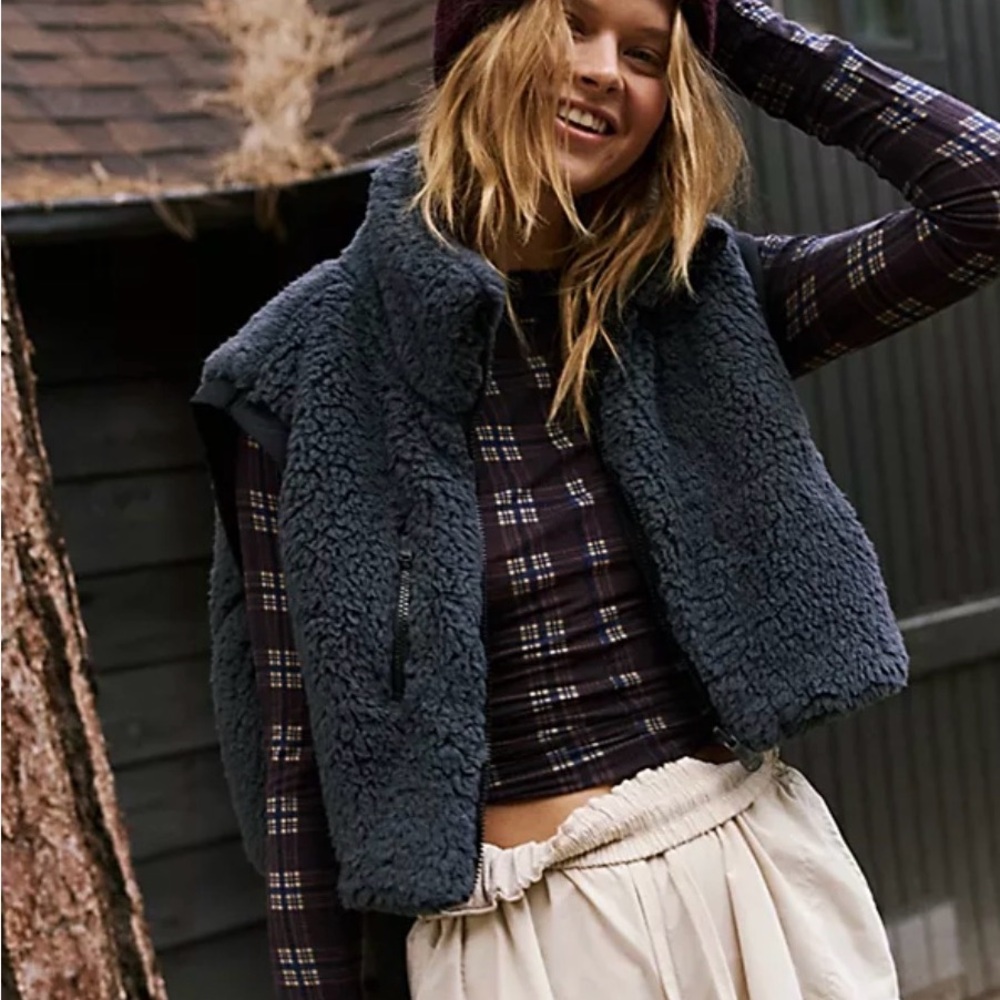 FP Movement Free People reversible highline sherpa vest - Grey Blue